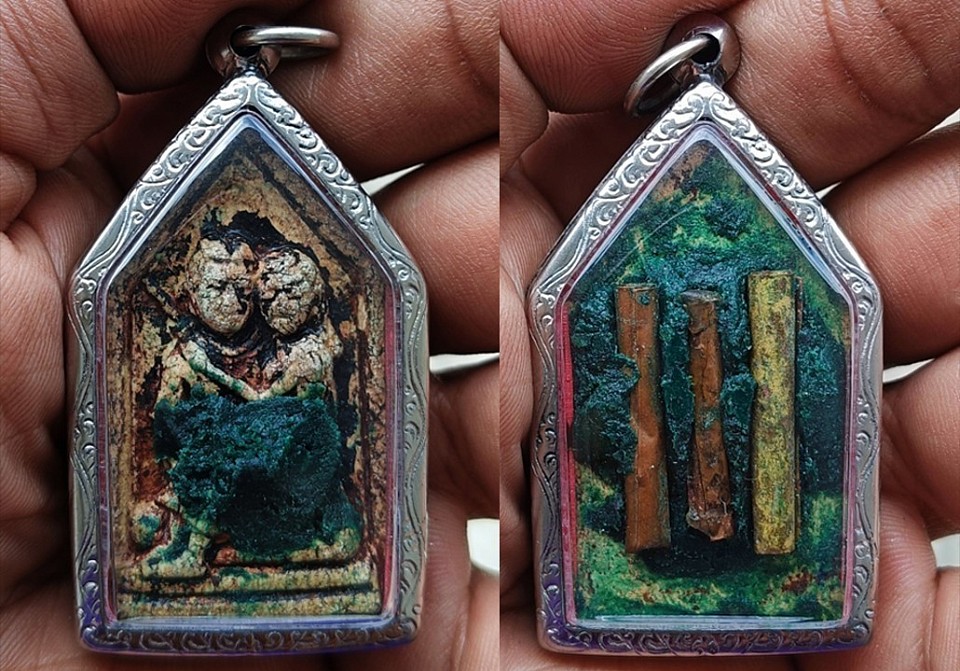 ขุนแผนอุ้มนาง เนื้อผง หลวงพ่อกวย วัดโฆสิตาราม องค์ที่ 9