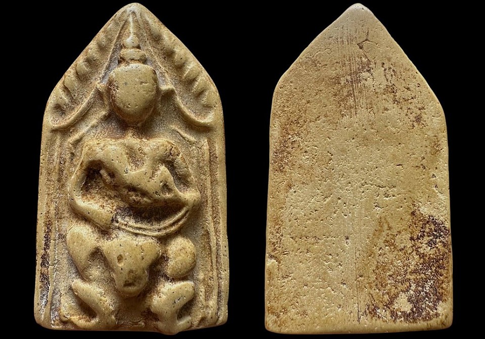 ขุนแผนขี่โหงพราย เนื้อผงน้ำมัน หลวงพ่อกวย วัดโฆสิตาราม องค์ที่ 11